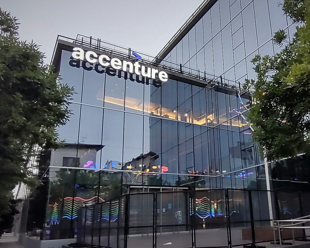 image of Accenture building | Accenture leadership and Praxis Labs