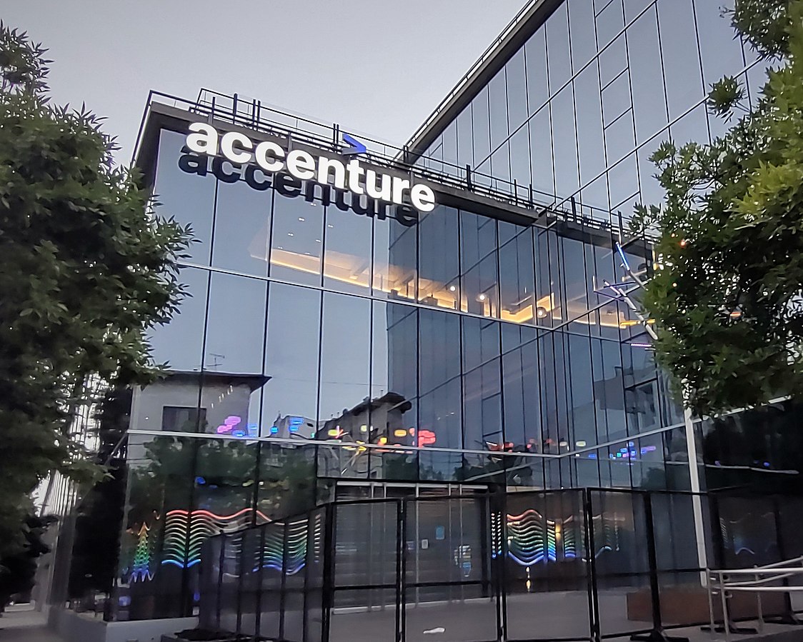 Accenture building | Accenture and Cosmo Tech