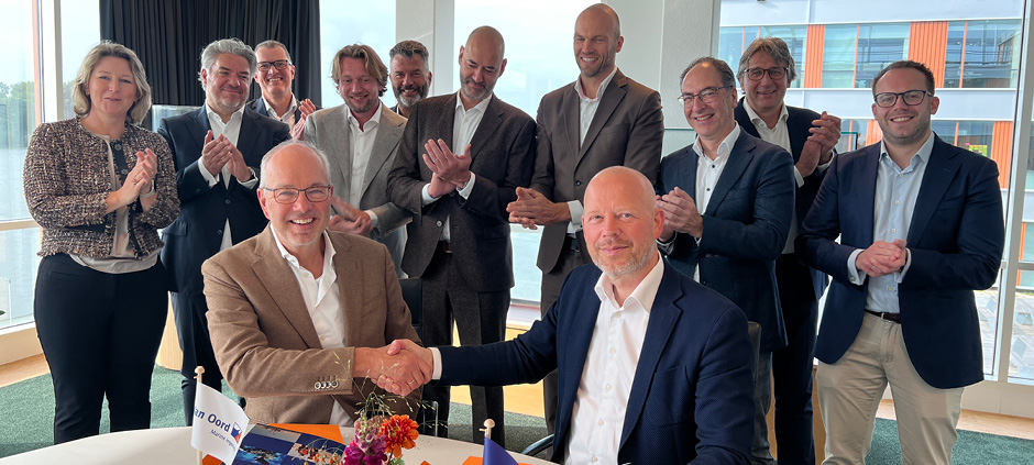 IFS and Van Oord colleagues gather, one team member from each company shakes the other's hand | IFS