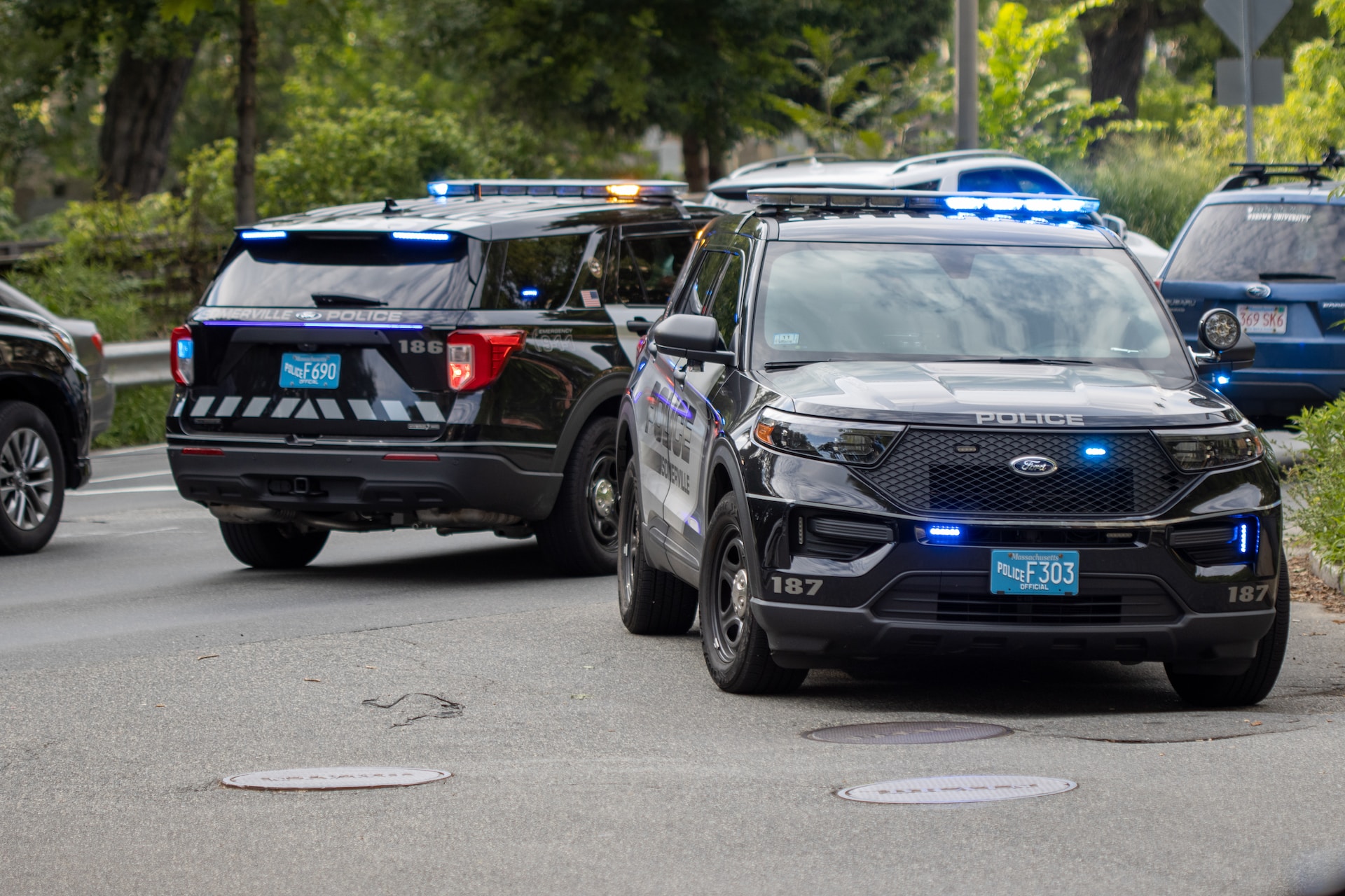 image of 2 U.S. police cars | Oracle Public Safety Services