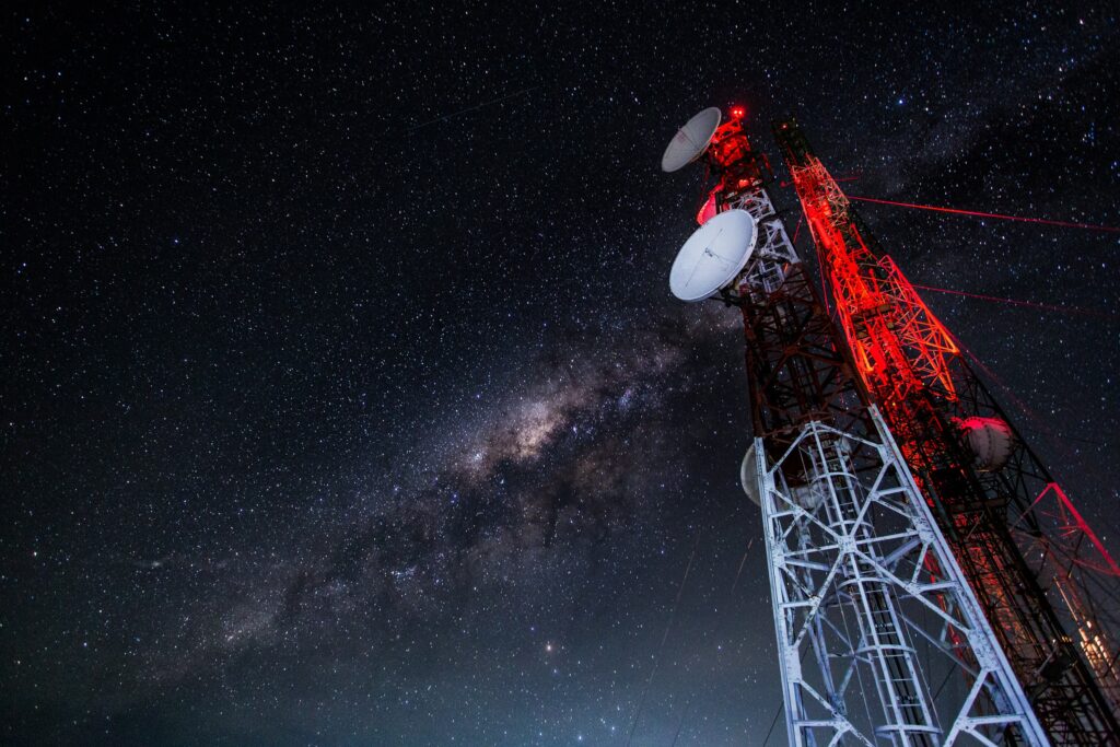 telecommunications tower with a dark sky background | Snowflake's CTO Fawad Qureshi talks telecommunications