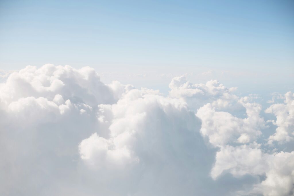 A very bright landscape of clouds above the cloud line | IFS