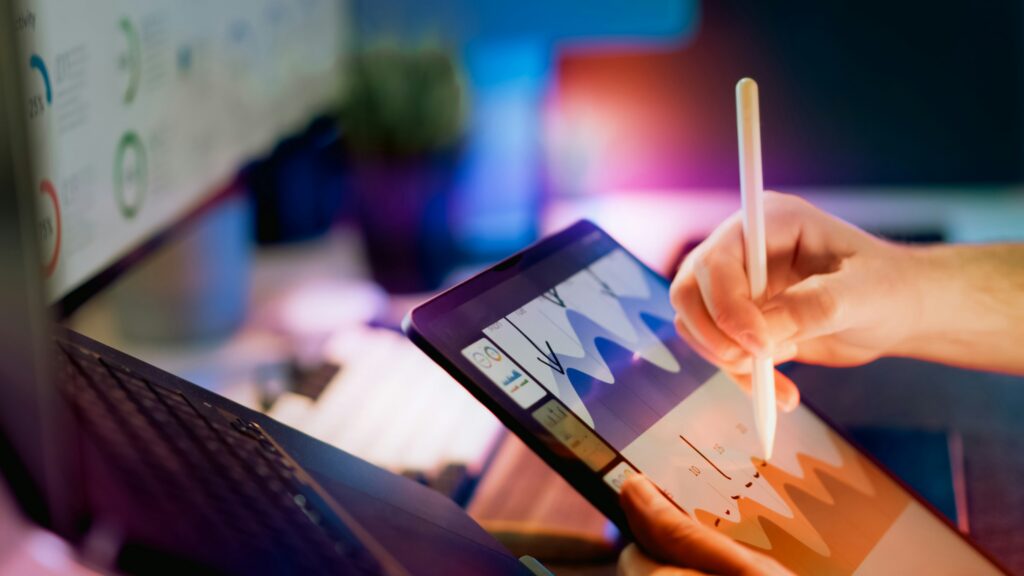 person-using-stylus-on-tablet-with-charts-_SAP ODI Data AI-ready