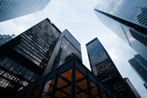 Abstract of buildings representation of data flowing into a human silhouette, illustrating HR systems integration and AI transformation.