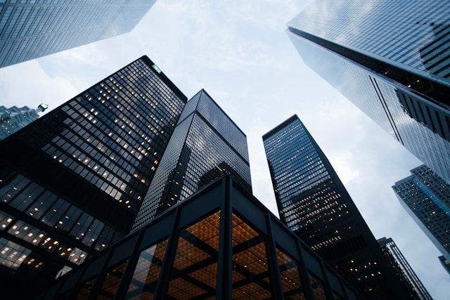 Abstract of buildings representation of data flowing into a human silhouette, illustrating HR systems integration and AI transformation.
